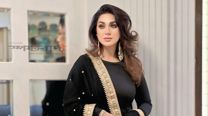 অপু বিশ্বাস সন্তান জন্মের পর চরম অর্থকষ্টে ভুগেছেন