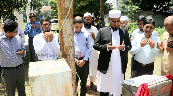 গোপালগঞ্জ সরকারি কলেজ ক্যাম্পাসে মসজিদ নির্মাণ কাজের ভিত্তিপ্রস্তর স্থাপন করলেন ডিসি মুহম্মদ কামরুজ্জামান