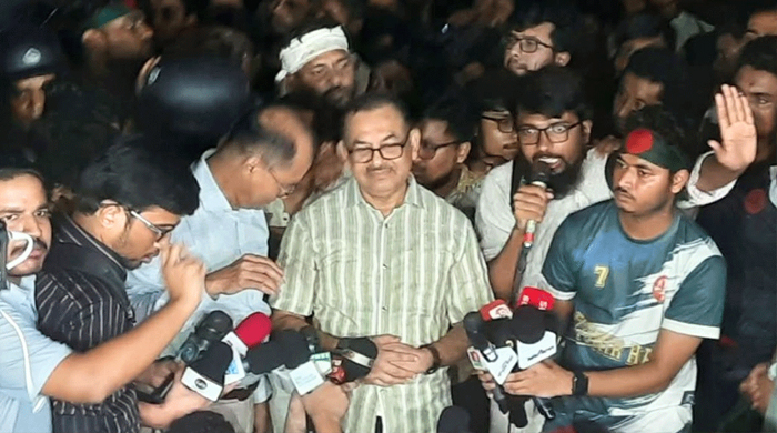 ক্ষমা চাইলেন ডিএমপি কমিশনার, শিক্ষার্থীদের ‘ভুয়া-ভুয়া’ স্লোগান