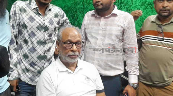সন্ত্রাস বিরোধী আইনের মামলায় সাবেক মন্ত্রী লতিফ সিদ্দিকীসহ ১৬ জন গ্রেপ্তার