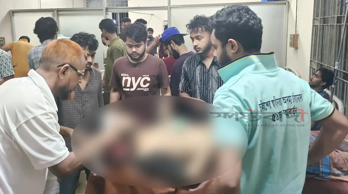 স্থানীয়দের সঙ্গে চবি শিক্ষার্থীদের রাতভর সংঘর্ষ, আহত অর্ধশতাধিক