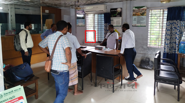 ইসলামী ব্যাংকের ভল্ট ভেঙে টাকা ও সিসি ক্যামেরা নিয়ে গেল চোর
