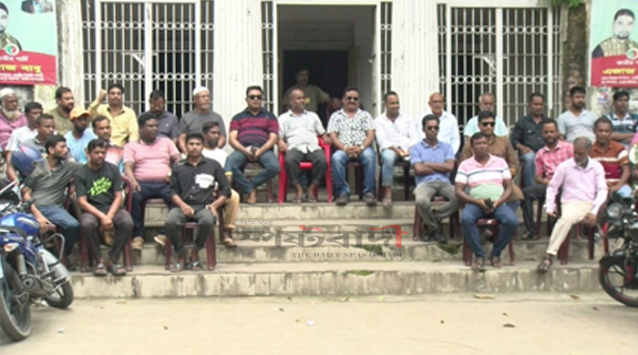 রংপুরে দলীয় কার্যালয়ের সামনে জাপা নেতাকর্মীদের অবস্থান