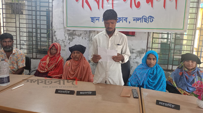 নলছিটিতে বাদীর পরিবারকে প্রণনাশের হুমকি দিচ্ছে আসামিরা