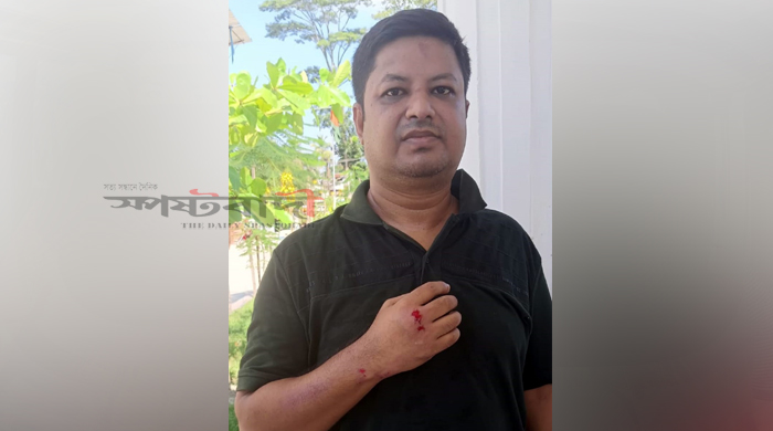সাংবাদিক কে এম সবুজের ওপর হামলা