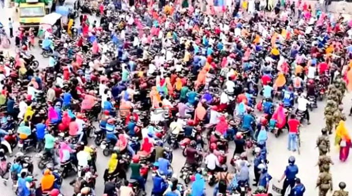 শ্রমিকদের ২৩ দফা মেনে নিলেন কতৃপক্ষ, কাজে ফিরলেন উত্তরা ইপিজেডের শ্রমিকরা