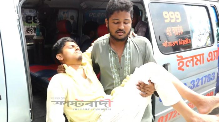 বরিশালে ছাত্রদল ও শিবির সংঘর্ষ, আহত ২৫
