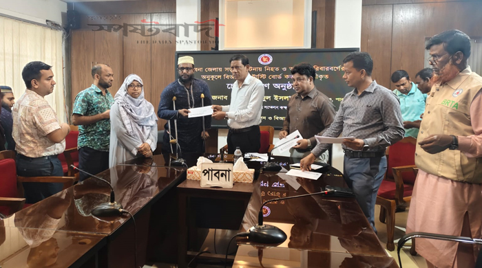 পাবনায় সড়ক দুর্ঘটনায় হতাহত পরিবারের মাঝে ৬৮ লাখ টাকার আর্থিক অনুদান প্রদান