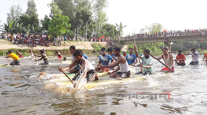 কুড়িগ্রামে ভেলাবাইচে মাতলো এলাকাবাসী