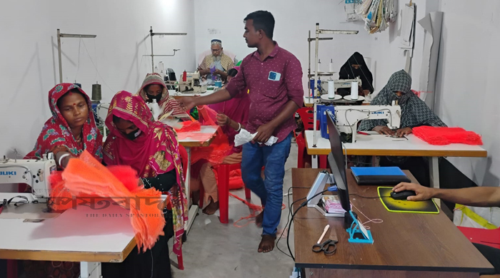 শ্যামনগর উপকূল মানুষের কর্মসংস্থানের জন্য মিনি গার্মেন্টস তৈরি