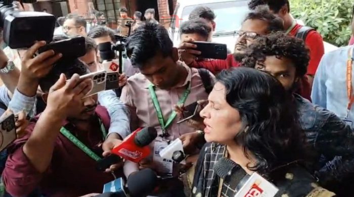 জাকসু নির্বাচন ভোট বর্জন করে জাতীয়তাবাদী শিক্ষকদের কেন্দ্র ত্যাগ