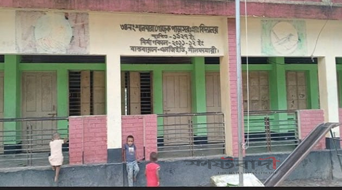 এক বছরের অধিক সময় কর্মস্থলে অনুপস্থিত দপ্তরী কাম নৈশপ্রহরী