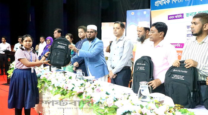 গোপালগঞ্জে প্রাথমিকের কৃতি শিক্ষার্থীদের সংবর্ধনা ও শিক্ষা উপকরণ বিতরণ