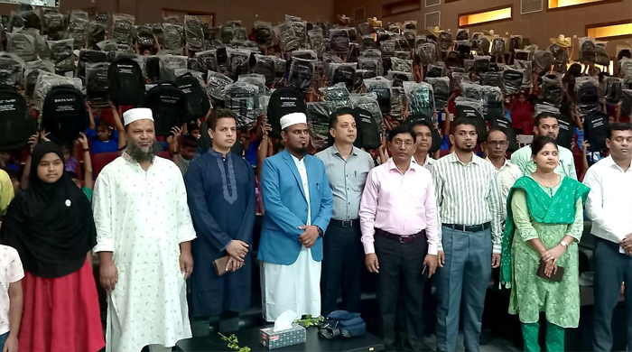 গোপালগঞ্জে প্রাথমিকের কৃতি শিক্ষার্থীদের সংবর্ধনা ও শিক্ষা উপকরণ বিতরণ