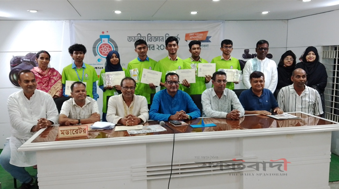 সমকাল সুহৃদ সমাবেশের আয়োজনে পাবনায় শিক্ষার্থীদের বিতর্ক প্রতিযোগিতা অনুষ্ঠিত