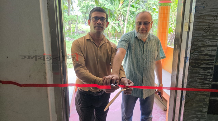 বরগুনার কালিপুরে হাজী আব্দুল বারী গণ পাঠাগার পরিদর্শন ও উদ্বোধন