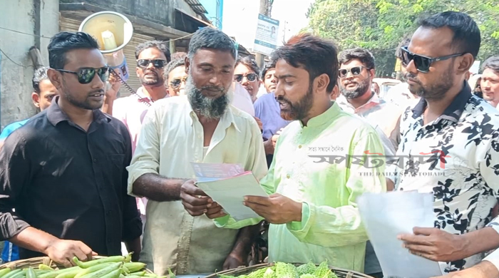 জামালপুর জেলা যুবদলের সদস্য-সচিব মোঃ সোহেল রানা খানের নেতৃত্বে ৩১ দফা কর্মসূচির লিফলেট বিতরণ
