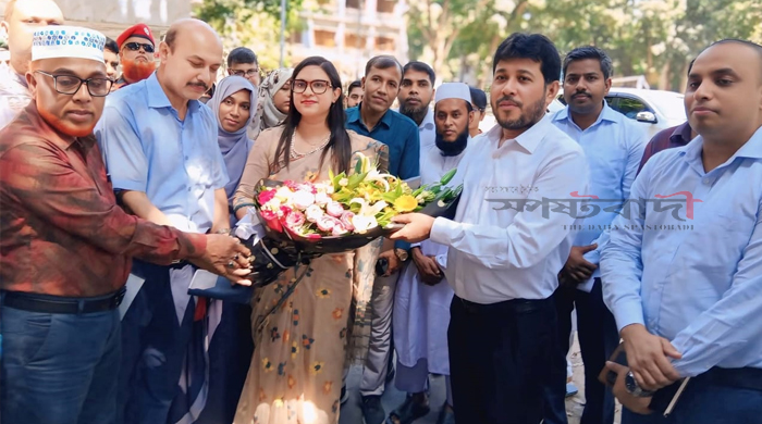সরকারী কর্মকর্তাদের জনকল্যাণমুখী কাজ দ্রুত বাস্তবায়ন করতে হবে জেলা প্রশাসক