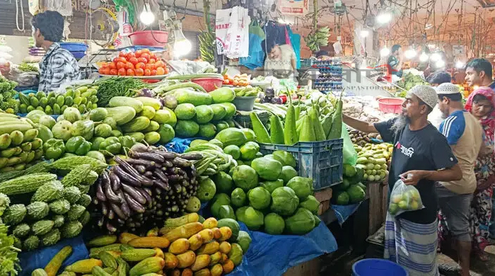 কাঁচা মরিচের দাম কমেছে, বেড়েছে ডালের