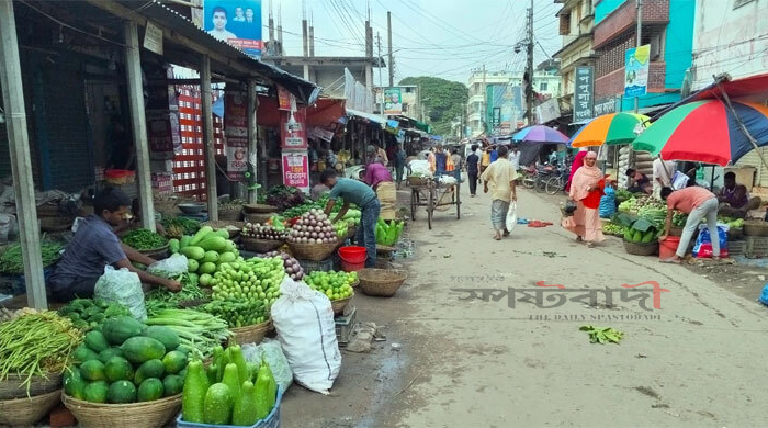 বৃষ্টির অজুহাতে ময়মনসিংহে বেড়েছে সবজি ও মাছ-মাংসের দাম