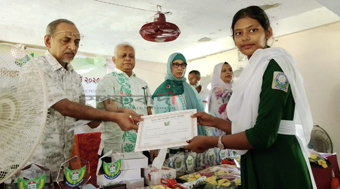 শিবপুরে গাজী গিয়াস উদ্দীন আহমেদের স্মৃতিবৃত্তি প্রদান