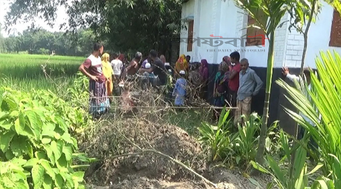 চা পান না করায়’ রাস্তায় চলাচল বন্ধ করলেন দোকানি
