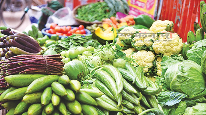 শীতকালীন সবজিতে স্বস্তি ফিরছে বাজারে কমেছে মুরগি ও ডিমের দামও