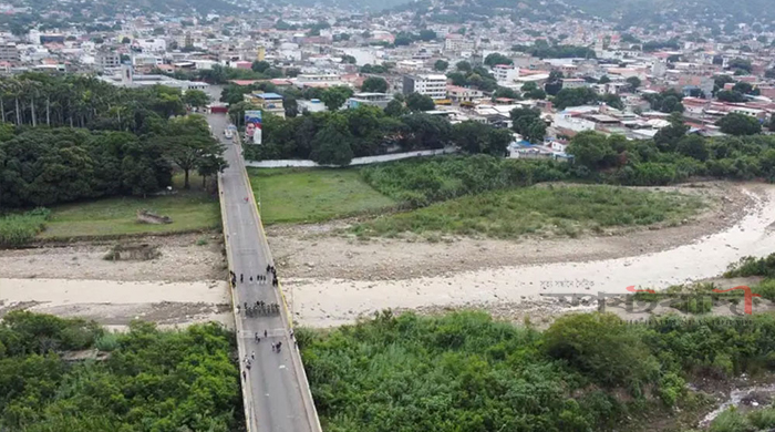 কলম্বিয়া সেনাবাহিনীর বোমা হামলায় ৯ গেরিলা যোদ্ধা নিহত