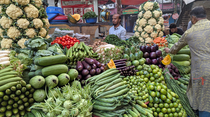 সরবরাহ বাড়লেও স্বস্তি নেই সবজিতে, বাড়ছে আলুর দাম