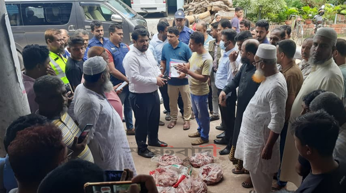 সাতক্ষীরায় মেয়াদ উত্তীর্ণ ও দুর্গন্ধযুক্ত মাংস বিক্রির অপরাধে জেল, জরিমানা