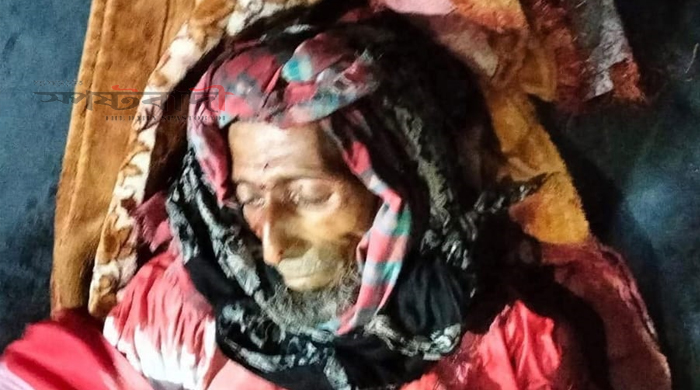 পাবনায় নামাজরত অবস্থায় পিতাকে কুপিয়ে হত্যা করল ছেলে