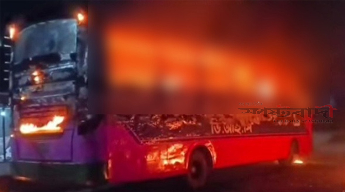 গাজীপুরে এক রাতে তিনটি বাসে অগ্নিসংযোগ