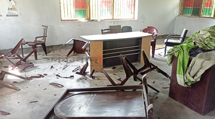 সরকারি সোহরাওয়ার্দী কলেজের অফিস কক্ষ ভাঙচুর ভিডিও ভাইরাল