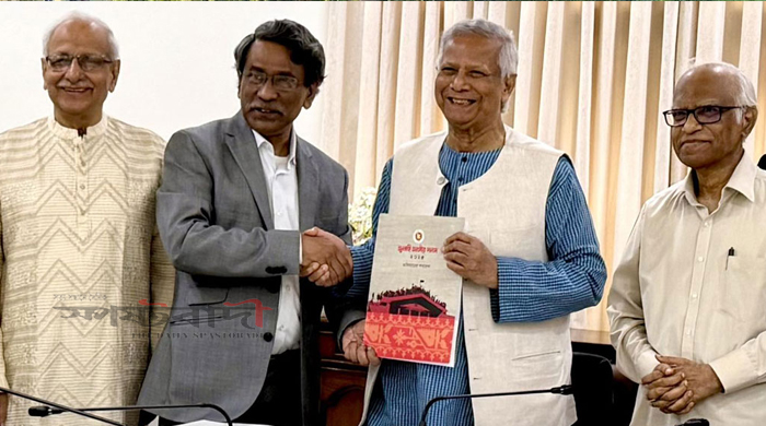 জুলাই সনদ তিন কুল রেখেও ‘মন পাচ্ছেন না’ ইউনূস